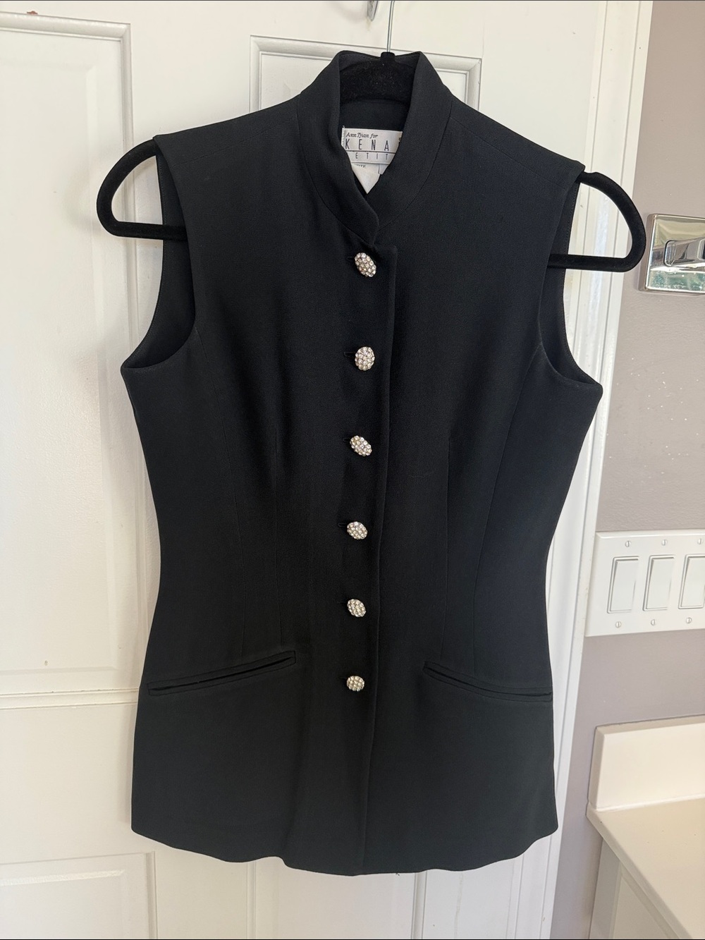 Vintage Kenar Black Sleeveless Mock-Collar Blouse with Pearl Buttons